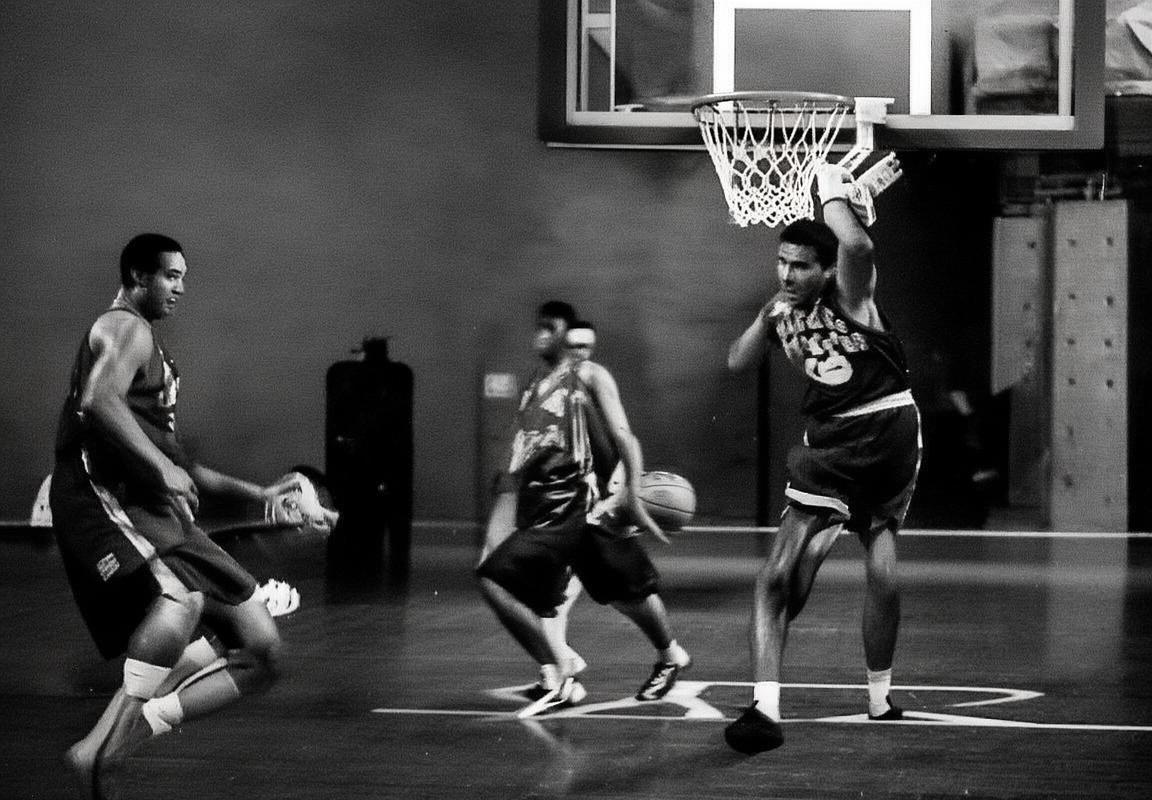 2016圣诞大战：火箭VS灰熊三分狂潮与防守对决精彩回顾(图1)