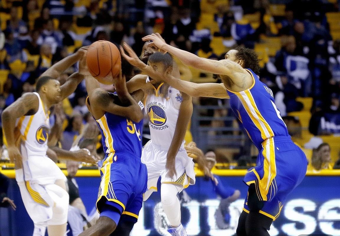 勇士小牛甲骨文馆巅峰对决：库里35分东契奇新秀亮相(图4)