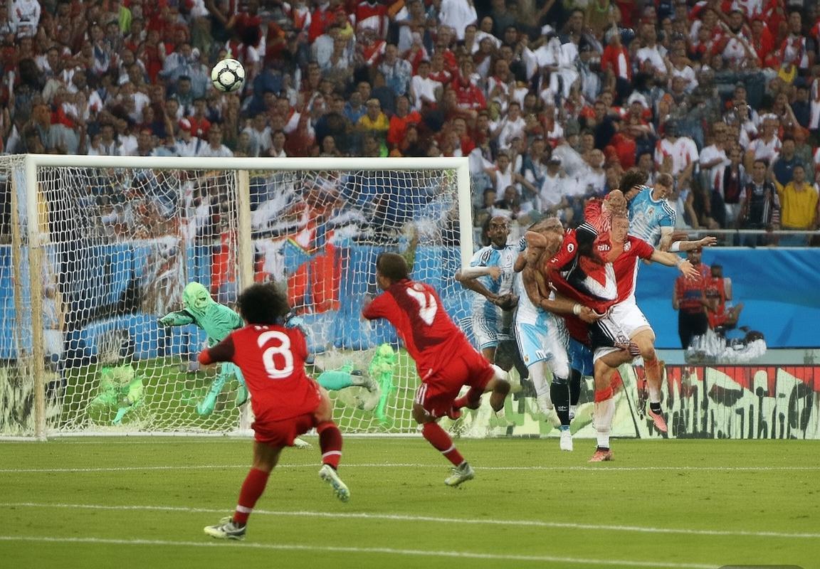 阿根廷秘鲁巅峰对决：足球盛宴精彩瞬间回顾(图3)