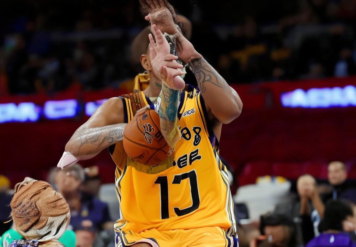 NBA老鹰对阵火箭：小球战术与快速反击对决回顾(图3)